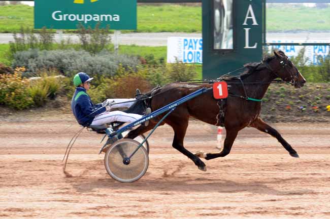 Arrivée quinté pmu GRAND PRIX DU CONSEIL GENERAL DE LA MAYENNE (GRAND PRIX CHARLEY MILLS) à LAVAL