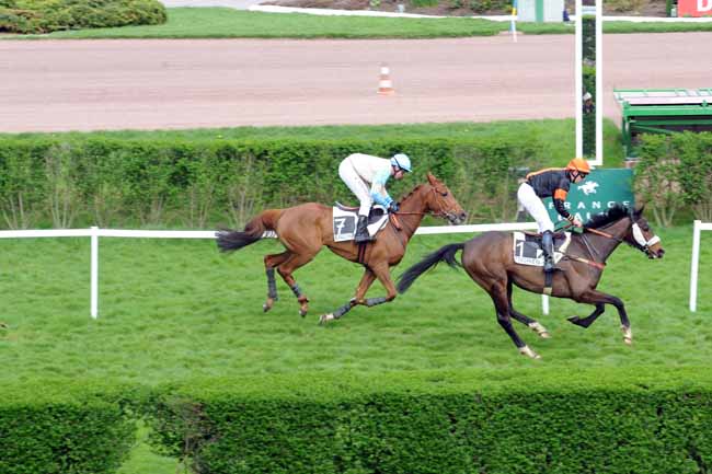 Arrivée quinté pmu PRIX DE DINARD à ENGHIEN