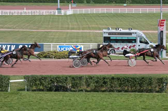 Arrivée quinté pmu PRIX DE SOISY-SOUS-MONTMORENCY (PRIX D'HERMONVILLE) à ENGHIEN