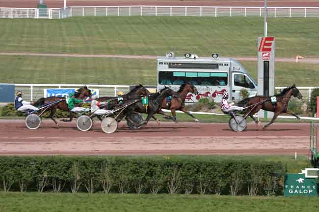 Arrivée quinté pmu PRIX DE LA VILLE D'EAUBONNE (PRIX DE LA PORTE D'AUTEUIL) à ENGHIEN
