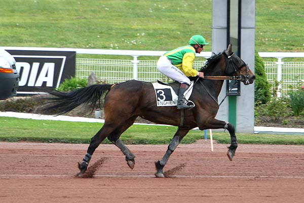 Arrivée quinté pmu PRIX DE LA PLACE DE LA SORBONNE à ENGHIEN