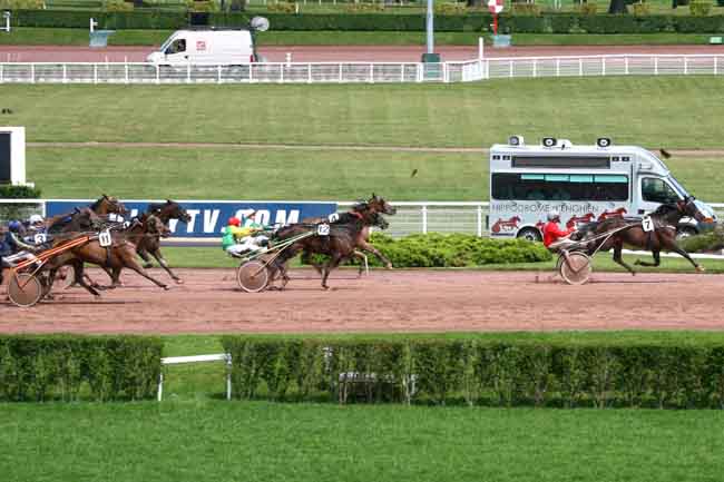 Arrivée quinté pmu PRIX IDFM-RADIO ENGHIEN (PRIX PORTE MONTMARTRE) à ENGHIEN