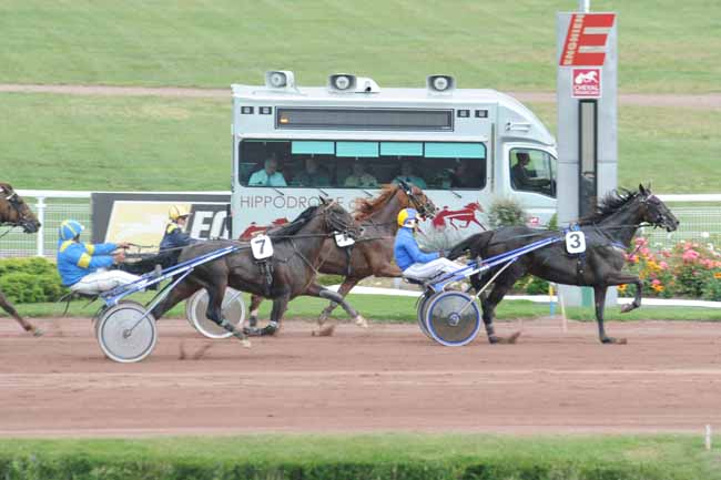 Arrivée quinté pmu PRIX D'UZES à ENGHIEN