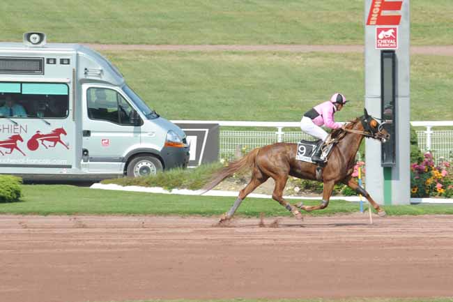 Arrivée quinté pmu PRIX DE LA PLACE SAINT-MICHEL à ENGHIEN