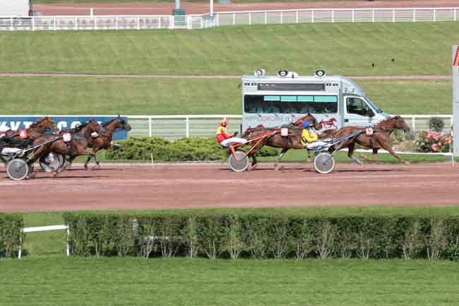 Arrivée quinté pmu PRIX DE LA HAUTE-SAONE à ENGHIEN