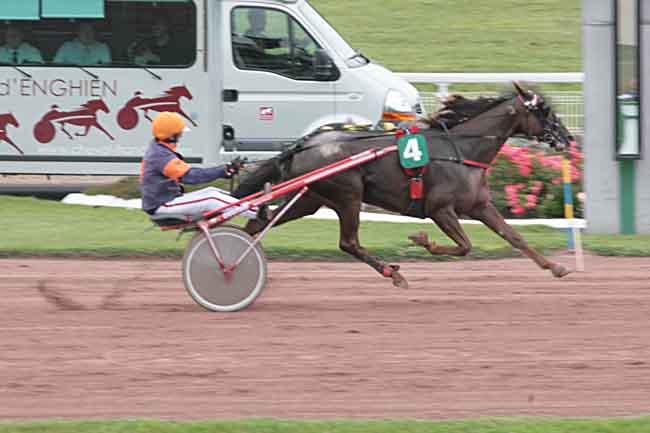 Arrivée quinté pmu PRIX DE LA PORTE DU PRE-SAINT-GERVAIS à ENGHIEN
