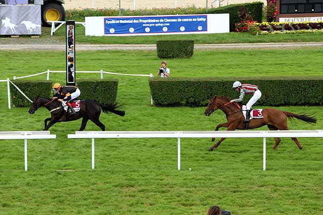 Arrivée quinté pmu PRIX DEAUVILLE CELEBRE LA NORMANDIE (PRIX DE GLATIGNY) à CLAIREFONTAINE