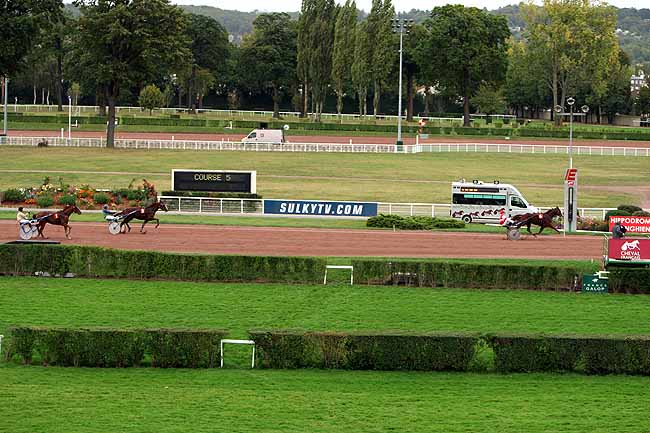 Arrivée quinté pmu PRIX DE LA PLACE DES VOSGES à ENGHIEN