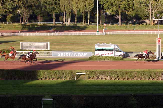 Arrivée quinté pmu PRIX DE LA PLACE DU PETIT PONT à ENGHIEN