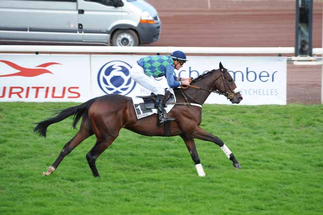 Arrivée quinté pmu PRIX BEACHCOMBER HOTELS SHANDRANI***** (PRIX SAINTE CROIX) à MARSEILLE-BORELY