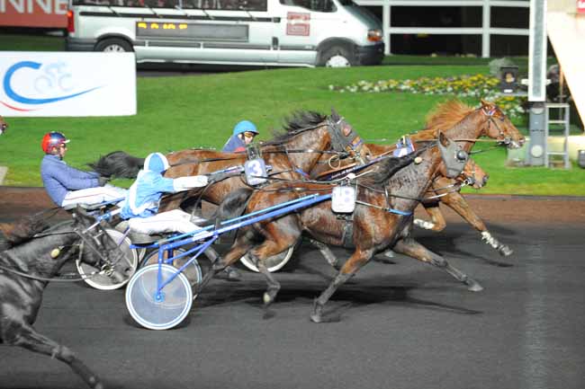 Arrivée quinté pmu PRIX DE LA LIGUE NAT. DE CYCLISME (PRIX BARBARA) à PARIS-VINCENNES