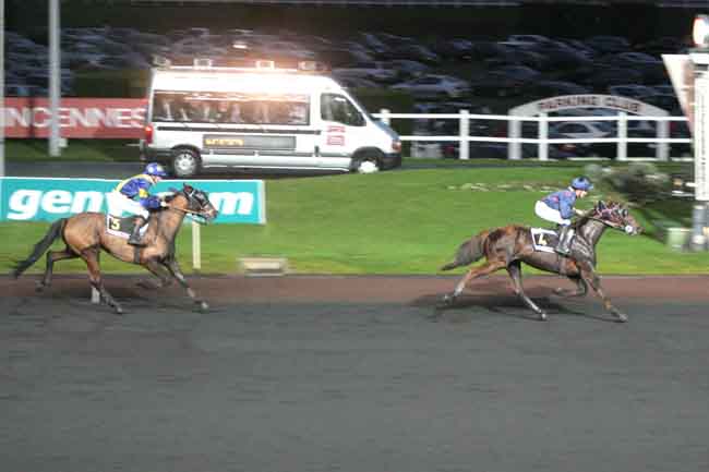 Arrivée quinté pmu PRIX D'AMBRIERES LES VALLEES à PARIS-VINCENNES