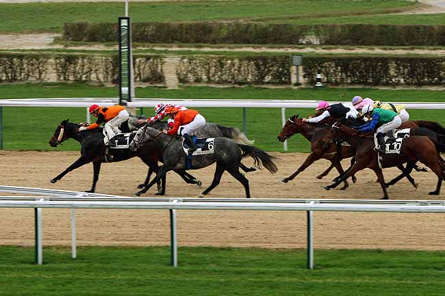 Arrivée quinté pmu PRIX DE SAINT-VAAST LA HOUGUE à DEAUVILLE