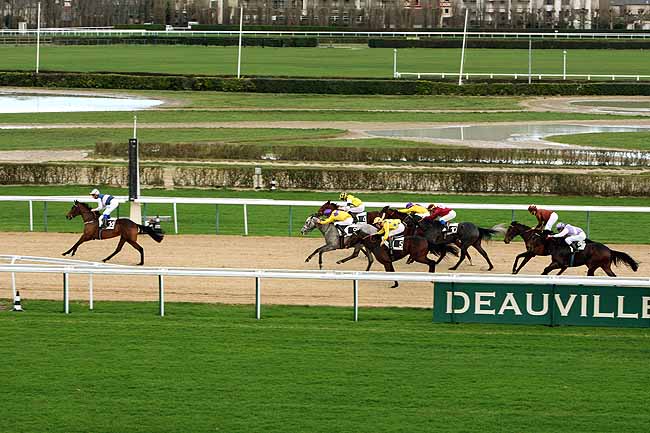 Arrivée quinté pmu PRIX DE PASSE TEMPS à DEAUVILLE