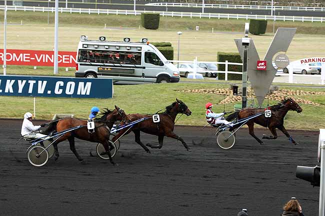 Arrivée quinté pmu PRIX DE CHATEAU-GONTIER à PARIS-VINCENNES