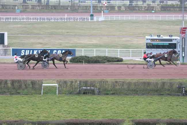 Arrivée quinté pmu PRIX DE SAINT-PIERRE LE MOUTIER à ENGHIEN