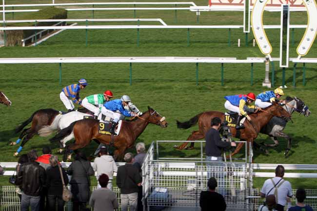 Arrivée quinté pmu PRIX DE COURTIEUX à COMPIEGNE