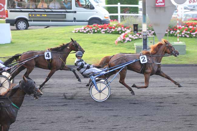 Arrivée quinté pmu PRIX TROPIQUES FM à PARIS-VINCENNES