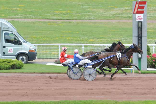 Arrivée quinté pmu PRIX DU LOUVRE à ENGHIEN