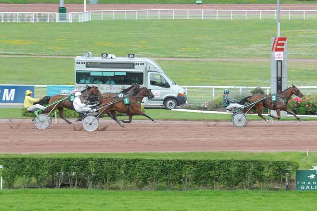 Arrivée quinté pmu PRIX DE VILLIERS à ENGHIEN