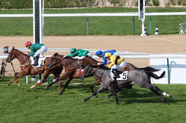 Arrivée quinté pmu PRIX SIX PERFECTIONS à DEAUVILLE