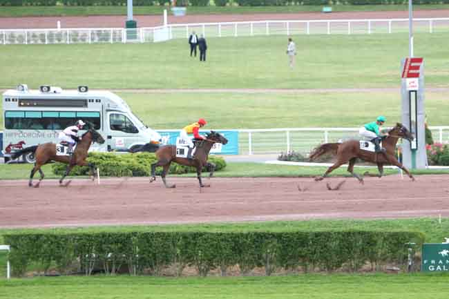 Arrivée quinté pmu PRIX DE CHARONNE à ENGHIEN