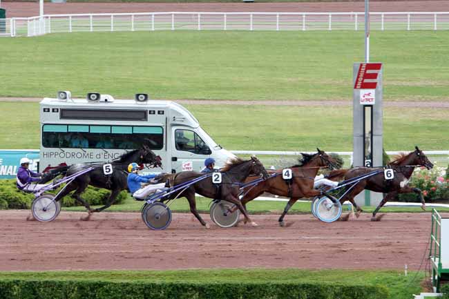 Arrivée quinté pmu PRIX D'UZES à ENGHIEN
