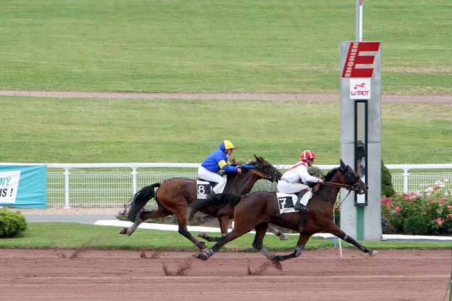 Arrivée quinté pmu PRIX DE LA PLACE SAINT-MICHEL à ENGHIEN