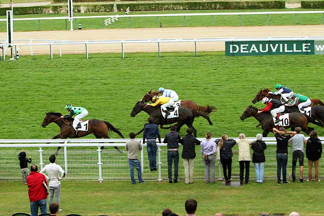 Arrivée quinté pmu PRIX DU CERCLE à DEAUVILLE