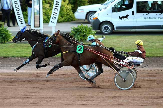 Arrivée quinté pmu GRAND PRIX DE LA FEDERATION REGIONALE DU NORD à AMIENS