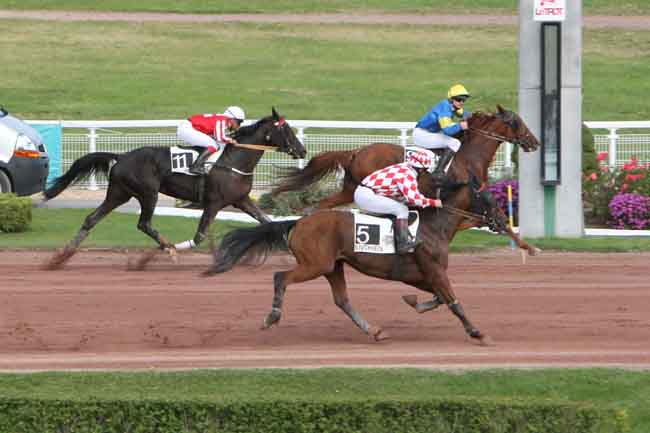 Arrivée quinté pmu PRIX DE LA PLACE BEAUVAU à ENGHIEN
