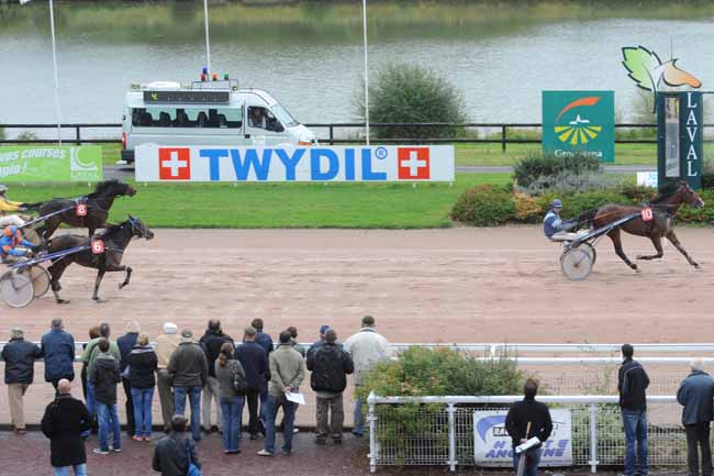 Arrivée quinté pmu PRIX DE MONTIGNE-LE-BRILLANT à LAVAL