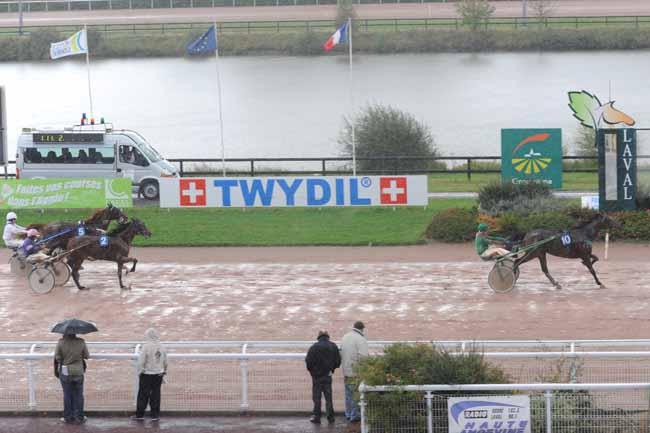 Arrivée quinté pmu PRIX DU FESTIVAL DE LA BD DE CHATEAU-GONTIER (GR A) à LAVAL