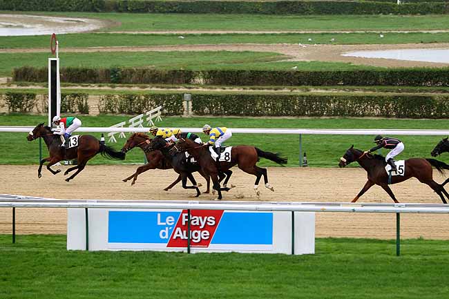 Arrivée quinté pmu PRIX DE BENEAUVILLE à DEAUVILLE