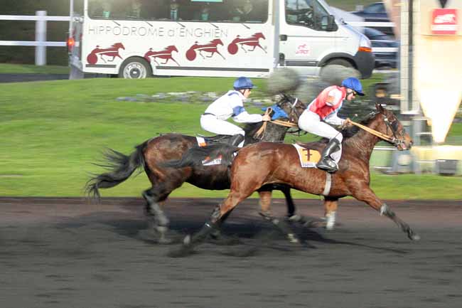 Arrivée quinté pmu PRIX D'AMBRIERES-LES-VALLEES à PARIS-VINCENNES