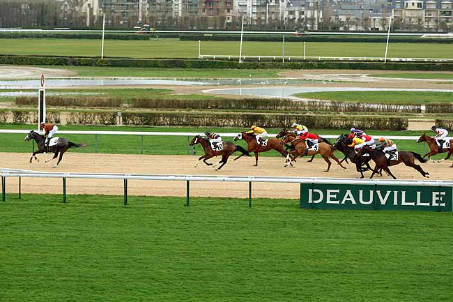 Arrivée quinté pmu PRIX DES RESNIERS à DEAUVILLE [MATINEE]