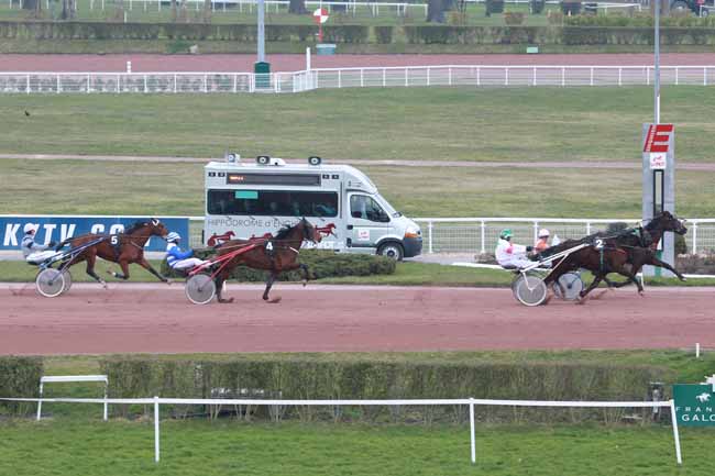 Arrivée quinté pmu PRIX DE SAINT-PIERRE-LA-COUR à ENGHIEN