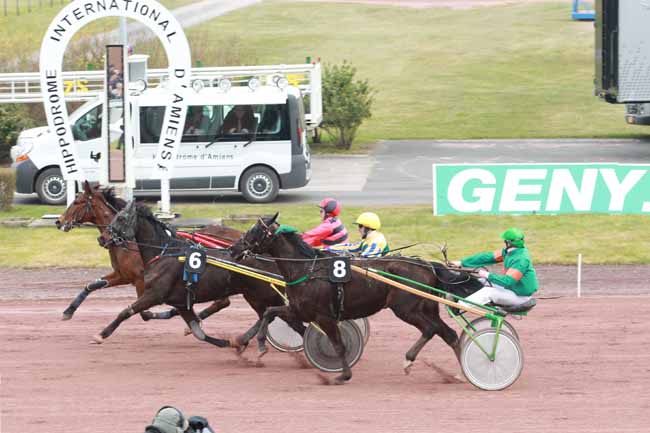 Arrivée quinté pmu PRIX DU MARCHE DU TERROIR à AMIENS