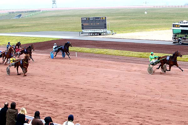 Arrivée quinté pmu PRIX COMMUNAUTE COMMUNES FORGES-LES-EAUX à MAUQUENCHY