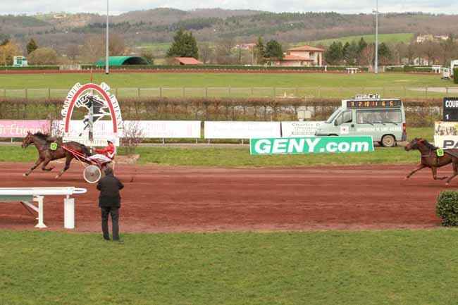 Arrivée quinté pmu PRIX DE LA VILLE DE SAINT-GALMIER à SAINT GALMIER