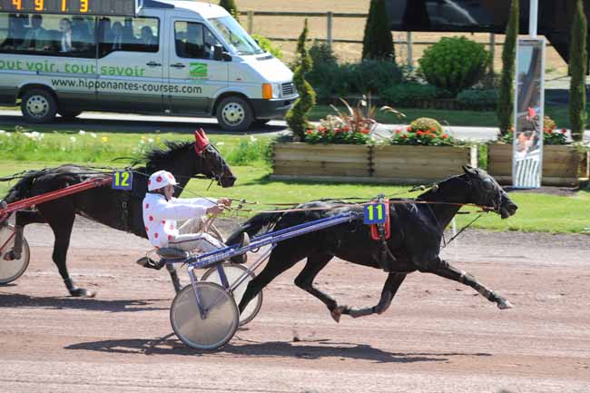 Arrivée quinté pmu PRIX DE LA VILLE DE COUERON à CORDEMAIS