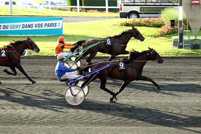 Arrivée quinté pmu PRIX DU JOURNAL GENYCOURSES - PRIX CLEMENTINA à PARIS-VINCENNES