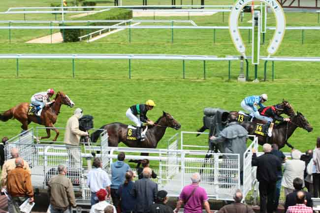 Arrivée quinté pmu PRIX DE L'ARTOIS (PRIX DE LAGGLOMERATION DE COMPIEGNE) à COMPIEGNE