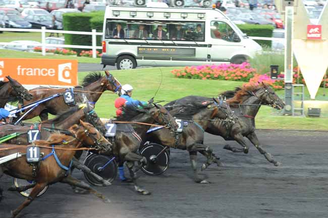 Arrivée quinté pmu PRIX NEMAUSA (PRIX PMU DOM 25 ANS) à PARIS-VINCENNES