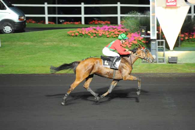 Arrivée quinté pmu PRIX ISIS (PRIX TROPIQUES FM) à PARIS-VINCENNES