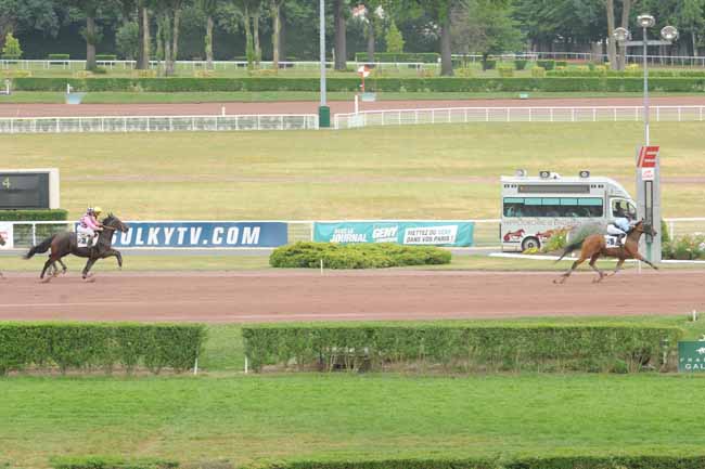 Arrivée quinté pmu PRIX DE LA PLACE DAUPHINE à ENGHIEN