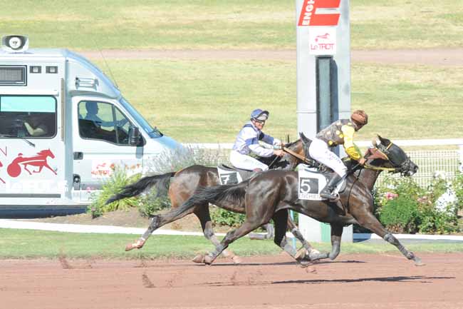Arrivée quinté pmu PRIX DE LA PLACE SAINT-MICHEL à ENGHIEN
