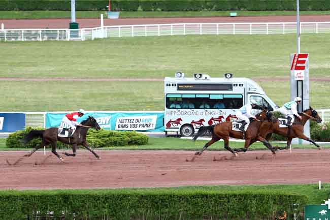 Arrivée quinté pmu PRIX DE LA PLACE VAUBAN à ENGHIEN