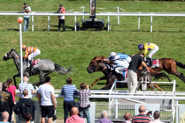 Arrivée quinté pmu PRIX HIGHEST HONOR (PRIX DU CERCLE DE DEAUVILLE) à CLAIREFONTAINE