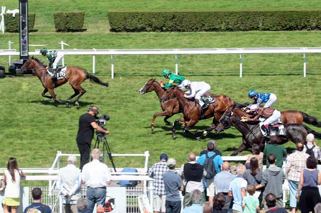 Arrivée quinté pmu PRIX DES FUSCHIAS (PRIX TELEPHONE AU VOLANT) à CLAIREFONTAINE